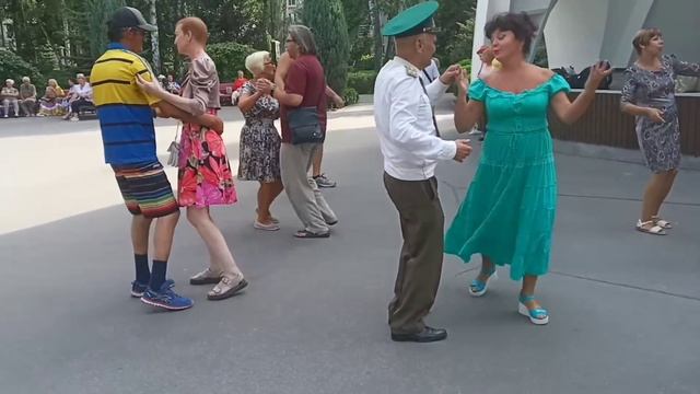 Моя любимая и нежная!!!??Танцы в парке Горького!!!??Харьков 2021 смотреть онлайн