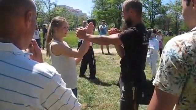 Видео с мастер-класса по Вин Чун на Арт-пикнике в Учкуевке смотреть онлайн