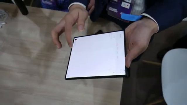 Сгънахме Huawei MateX! - #MWC19 смотреть онлайн