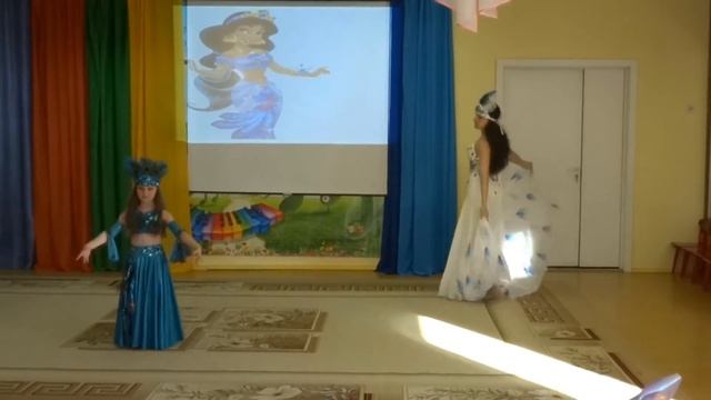 МАДОУ №82 г.Томск " Танец павлина"танцует Куклина Ульяна с мамой смотреть онлайн