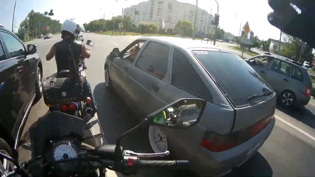 Когда на светофоре заиграло сочное музло!:D смотреть онлайн