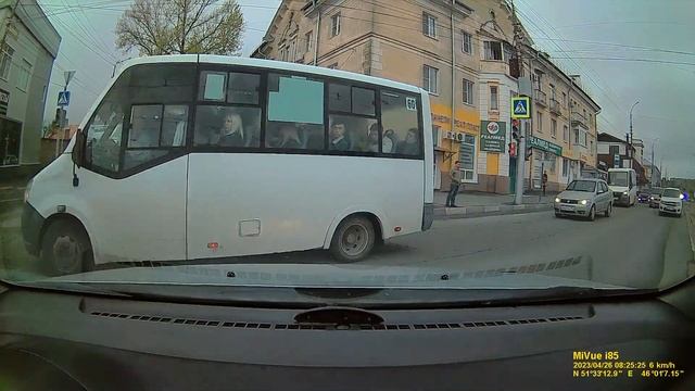 Безголовый машрутчик (В 834 ЕХ 164), Саратов (26.04.2023) смотреть онлайн