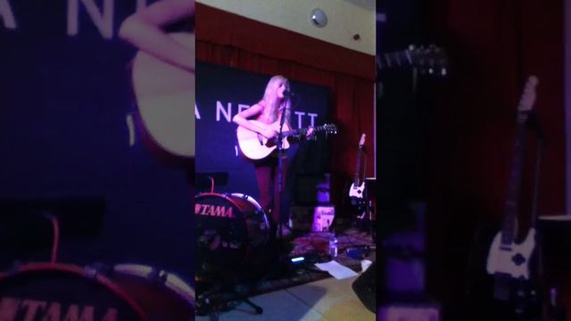 Nina Nesbitt Glue смотреть онлайн