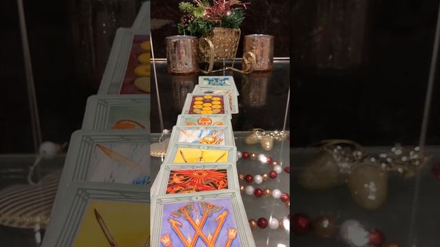 Любовь и голуби .. так с кем он останется ? Таро смотреть онлайн