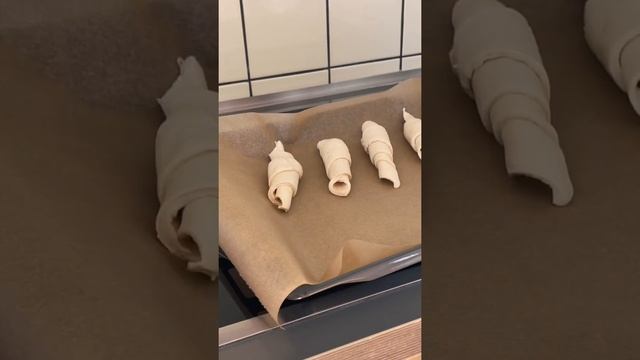 Круассаны из банки смотреть онлайн