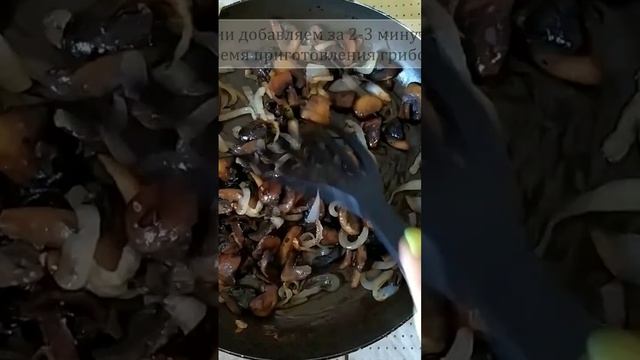 Жареная картошечка с грибами #жареннаякартошка #картошкасгрибами #рецепты #картофель смотреть онлайн