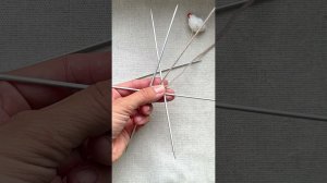 Видео для новичков, кто хочет научиться вязать игрушки спицами.