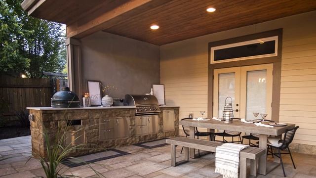 Green Egg & Kamado Joe Grills Built into Outdoor Kitchen (IDEAS) смотреть онлайн