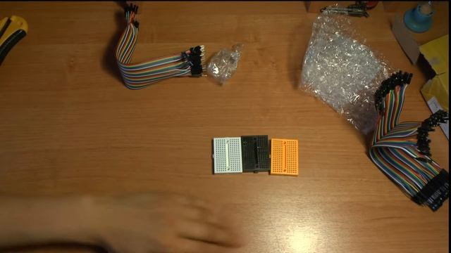 Arduino детали. Будышая машинка на блютуз управление. смотреть онлайн