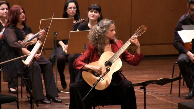 Elena Papandreou plays Roland Dyens' Tango en Skaï in Athens смотреть онлайн