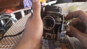 Проблема с карбюратором скутера, глохнет при нажатии газа. Проблема решена.