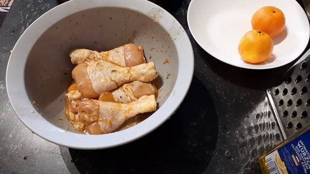 Курочка в ароматном маринаде. С добавлением соевого соуса и мандаринового сока смотреть онлайн
