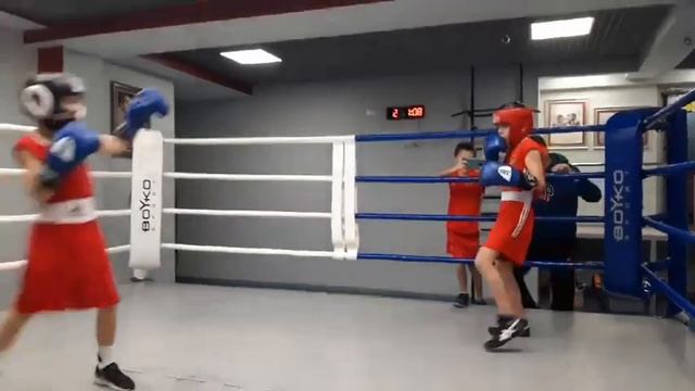 28.11.20 Скачков Максим (черный шлем), 26 кг, 9 лет vs Мананков Илья, 31,5 кг, 10 лет смотреть онлайн