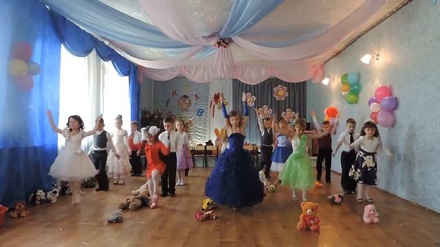 Танец с игрушками смотреть онлайн