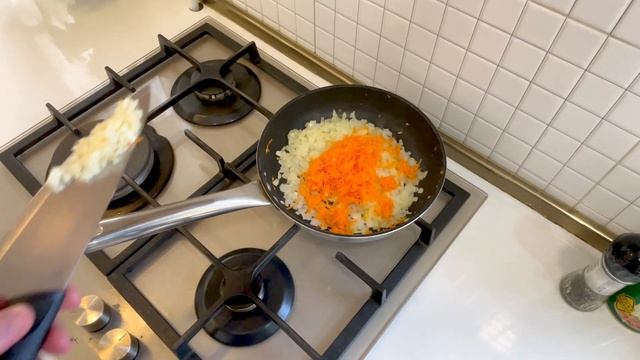 Мясные "Ёжики" с рисом в томатном соусе смотреть онлайн