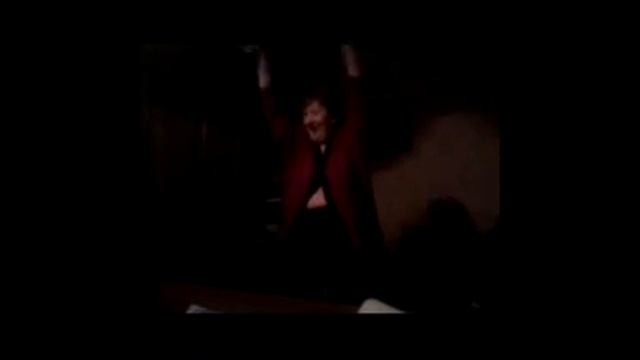 прикол : танец бабки.mp4 смотреть онлайн