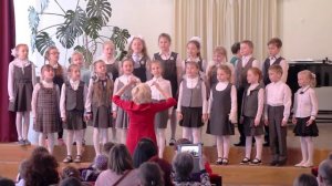 10-Это мамин день, исп. Хор младших классов