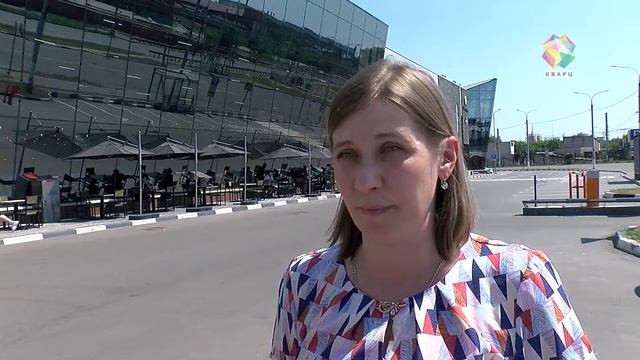 Для комфорта гостей у ТРК «Кварц» появилась летняя веранда смотреть онлайн
