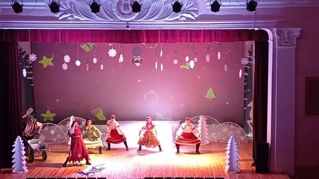 танец,,бабок ежек" Из новогоднего спектакля. смотреть онлайн