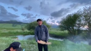 Саратан гитара менен Айыл окмоту киносу ( Кыргыз гитара)