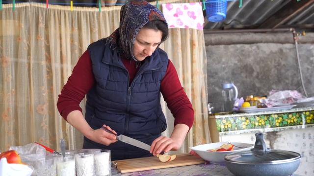 Old Method Egg Ravioli in the Village - Apple Pie Recipe смотреть онлайн