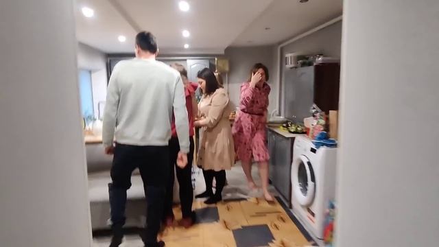 Галя что - то не договаривает ! Продолжаем праздновать смотреть онлайн