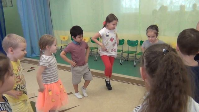 музыкальная игра "Пяточка,носочек" смотреть онлайн