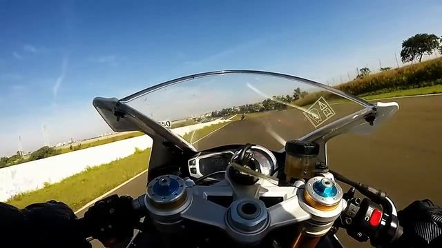 DAYTONA 675 R смотреть онлайн