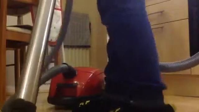 The Miele Cat and dog plus and the Miele S8 Cat and dog vacuum смотреть онлайн