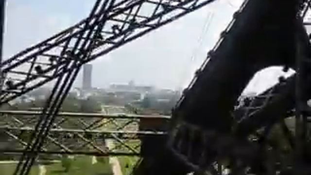 Лифт 1 на Эйфелеву башню смотреть онлайн