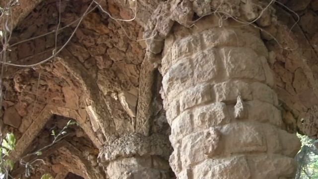 Парк Гуэль и дом Гауди в Барселоне смотреть онлайн