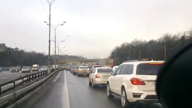 Не пускают скорую помощь 76-км. МКАД продолжение. смотреть онлайн