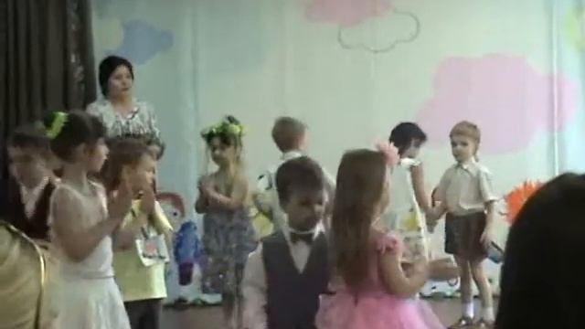 Музыкальный досуг в старшей группе - весна, 2012.wmv смотреть онлайн