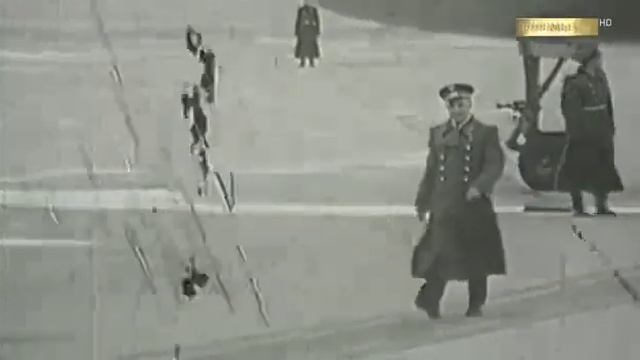 25 декабря в 19 часов 35 минут был спущен Флаг СССР.