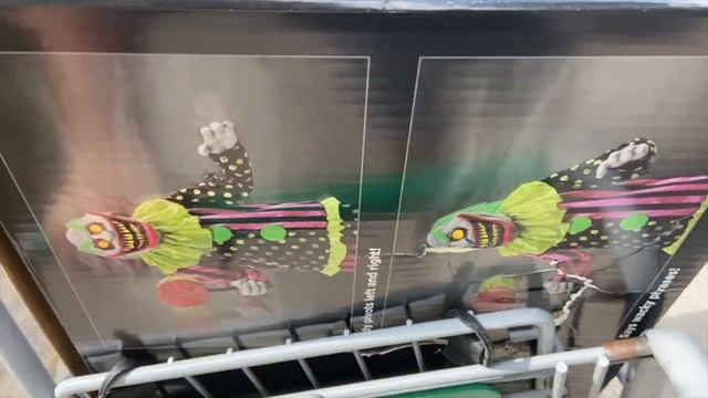 Spirit Halloween 2021 Wacky Mole and me's adventure (Wacky Mole in a shopping cart? Yes.) смотреть онлайн