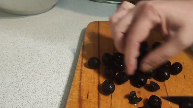 Салат с брынзой и очень вкусной заправкой. смотреть онлайн