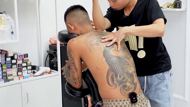 ASMR STRONG BACK MASSAGE смотреть онлайн