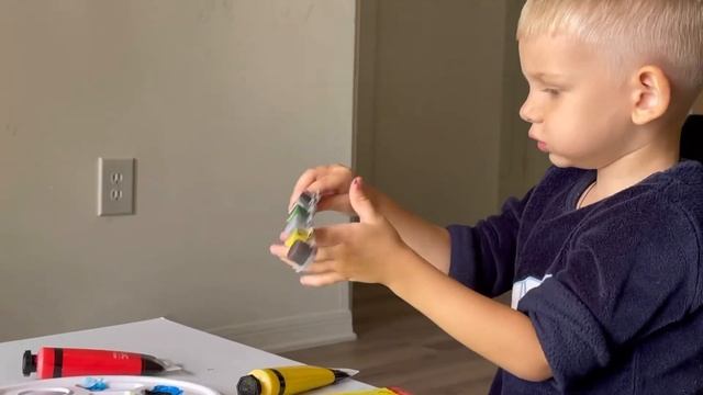 Рисуем океан, звездное небо и Луну; ракету; убираем после рисования; моем палетку смотреть онлайн