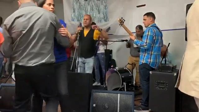Willy cruz y su bachata bonita desde TAMPA DOMINO CLUB смотреть онлайн