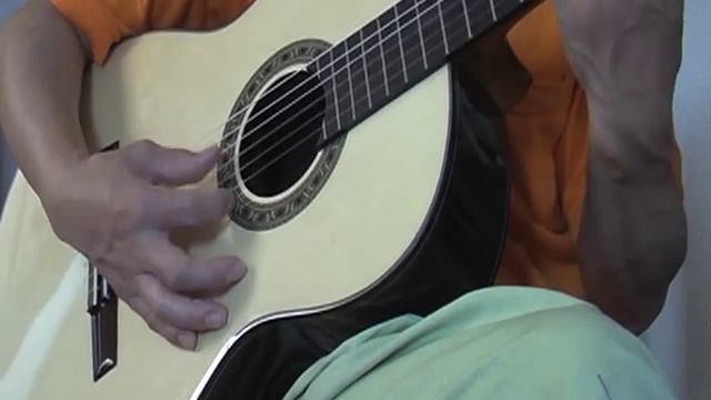 Valencia Guitar CG200　と KAWAIやすらぎ嬢百円ギター смотреть онлайн
