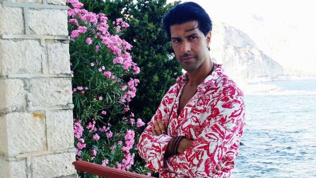 CAN 'T HELP FALLING IN LOVE by ROUBEN ELBAKIAN смотреть онлайн