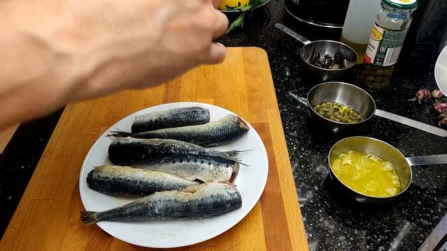 ★ Рецепт жареных сардин с каперсами, лимоном и оливками. смотреть онлайн