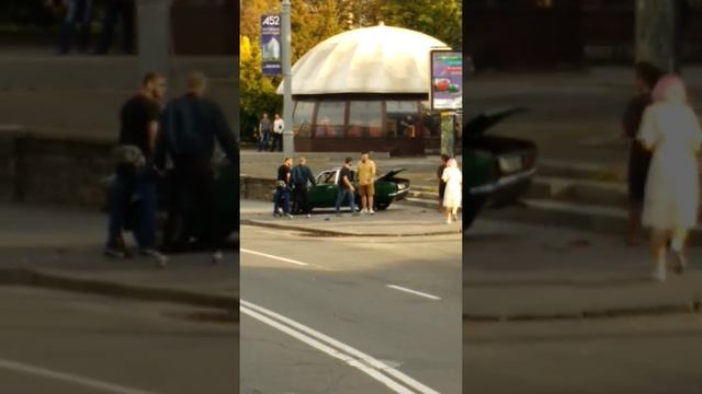 Погром машины за парковку на тротуаре. смотреть онлайн