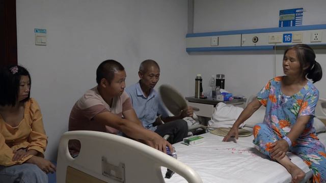 【农村四哥】老妈病情稳定即将出院，农村四哥安排以后生活，却有一点遭到反对 смотреть онлайн