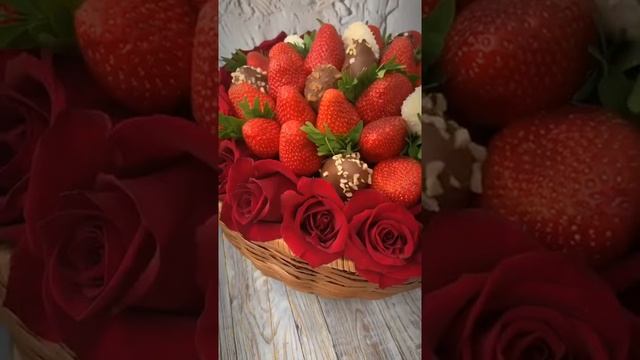 Корзина из клубники в шоколаде и роз своими руками смотреть онлайн
