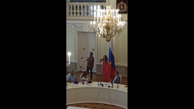 Оксана Иващук и Сергей Малёнкин - Может знает лес (Композитор и автор слов Игорь Журавлёв) смотреть онлайн