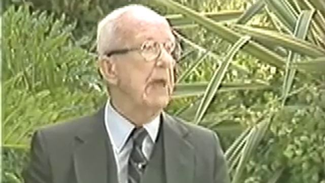 Buckminster Fuller on an Economic System Based on Abundance not Scarcity смотреть онлайн