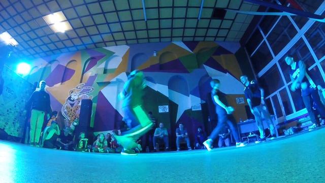 СКИЛЗЫ vs АРТЁМ & ДАНИЛ & ТАНЯ / 1/8 BREAKING 3x3 смотреть онлайн