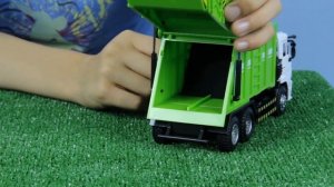 Обзор игрушек, машинки : Мусоровоз и Каток.