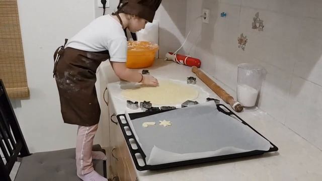 пеку праздничное печенье))))) смотреть онлайн